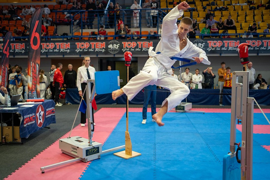 Sukces zawodników Matsogi Ciechanów na Mazovia Masters Cup. Dominik Szwąder na wysokości 280 cm